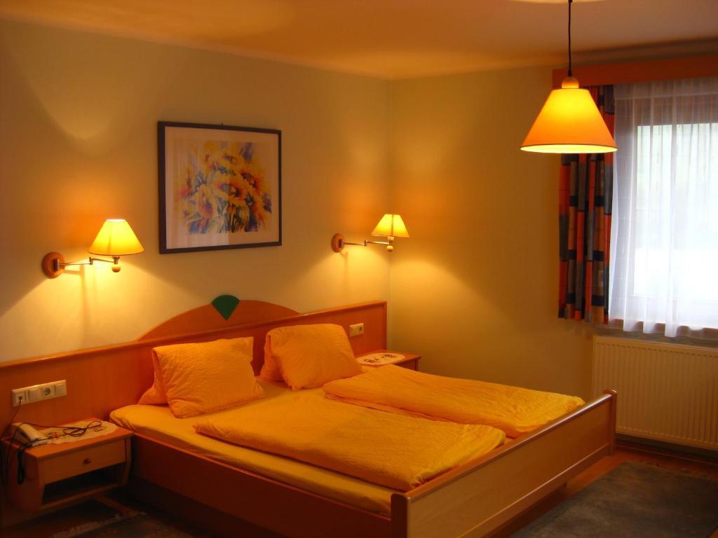 Braeuhaus Appartements Bad Kleinkirchheim Rum bild